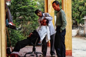 産後の抜け毛対策に美容院に行くべきタイミングは？