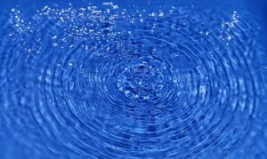 産後の抜け毛に悩むあなたへ、分け目を変える効果は本当にある？