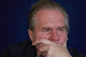 産後の抜け毛や生え際のはげ、どう対処すればいい？
